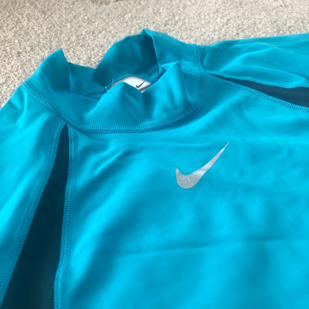 Nike Rash Guard / Surf Shirt - Picture 2 of 4